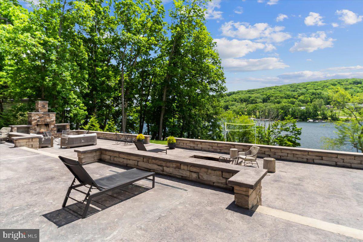 DEEP CREEK LAKE - Residential