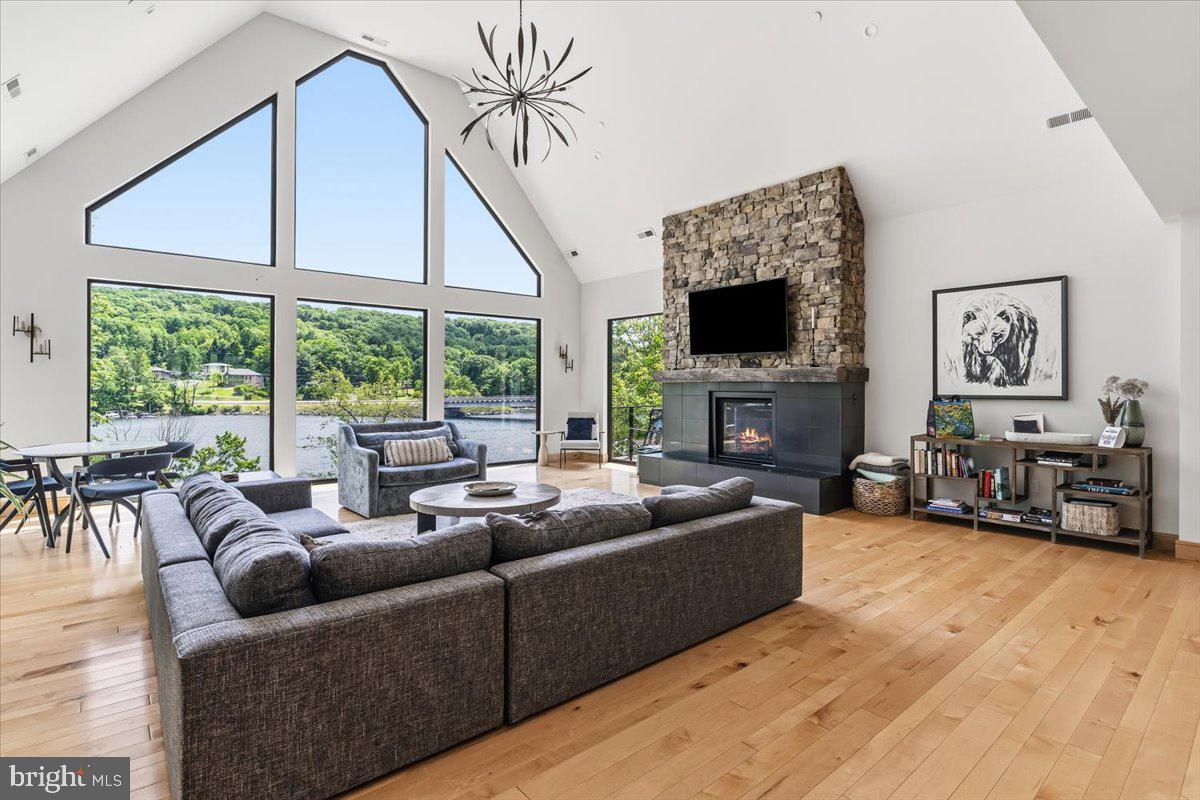 DEEP CREEK LAKE - Residential