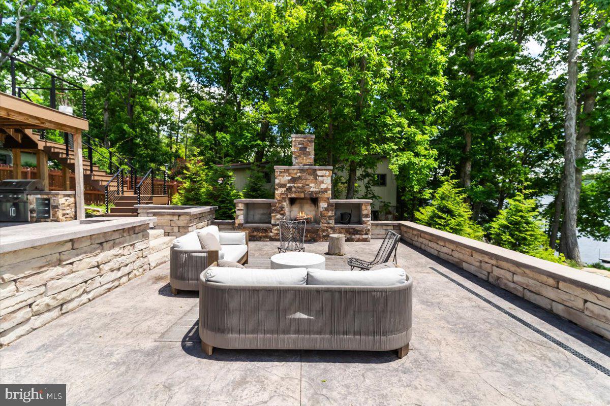 DEEP CREEK LAKE - Residential