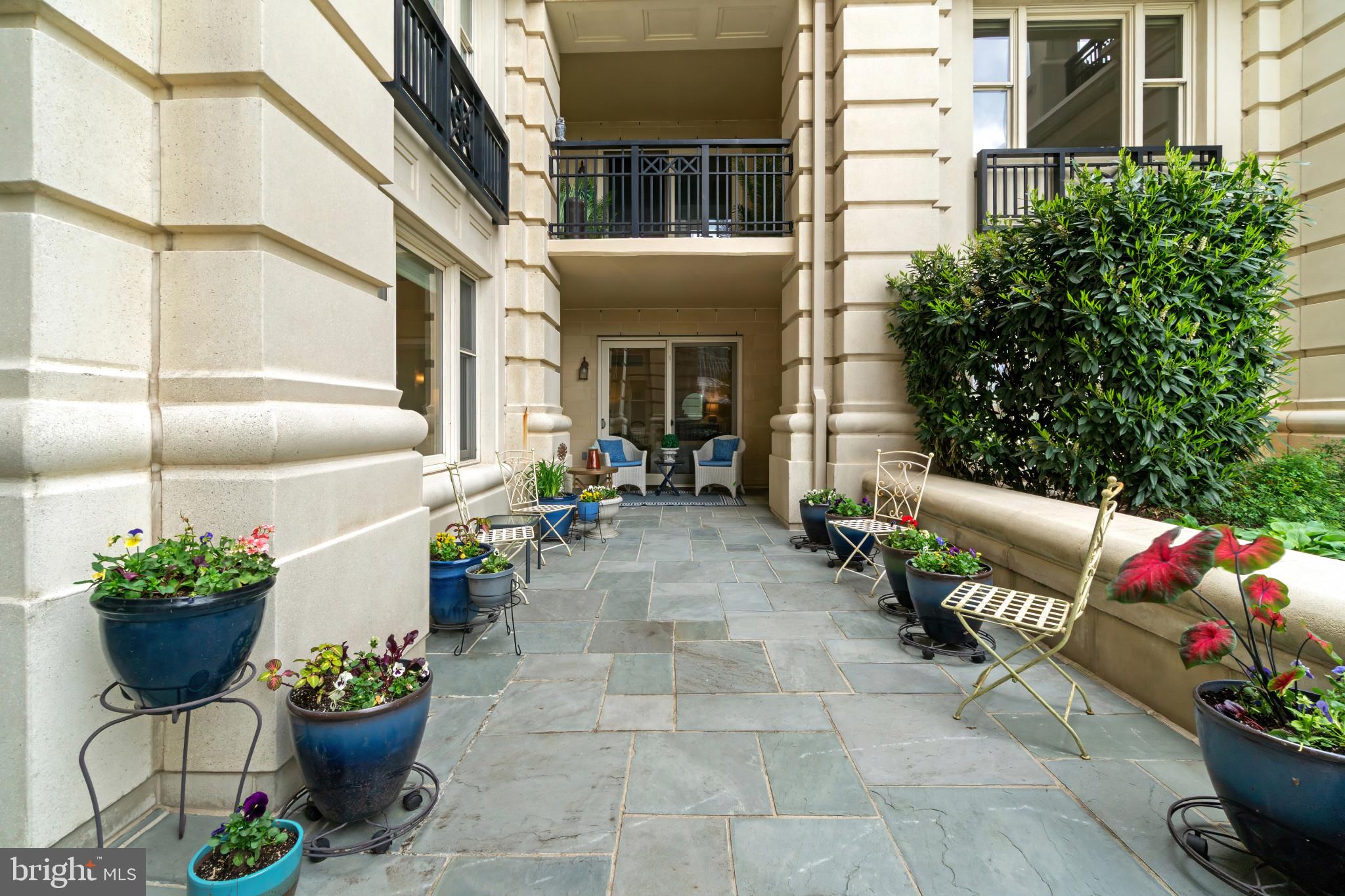 THE RITZ-CARLTON RESIDENCES - Residential