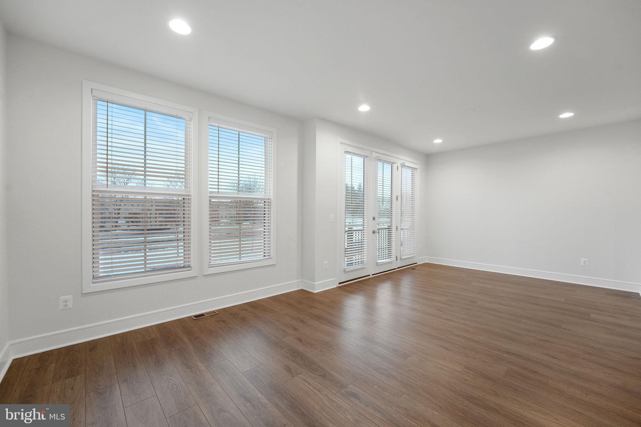 DEMOTT & SILVER - Residential Lease