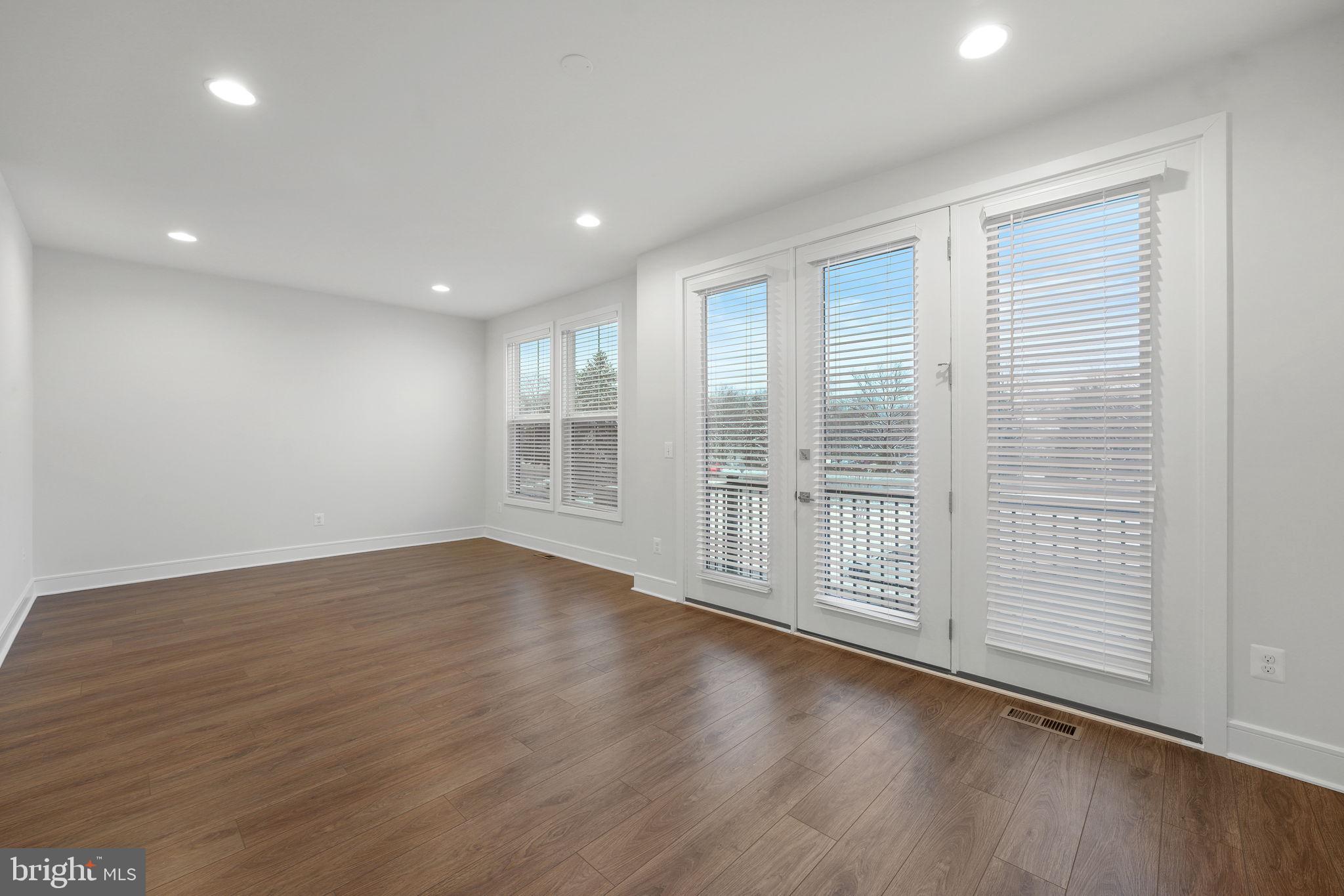 DEMOTT & SILVER - Residential Lease
