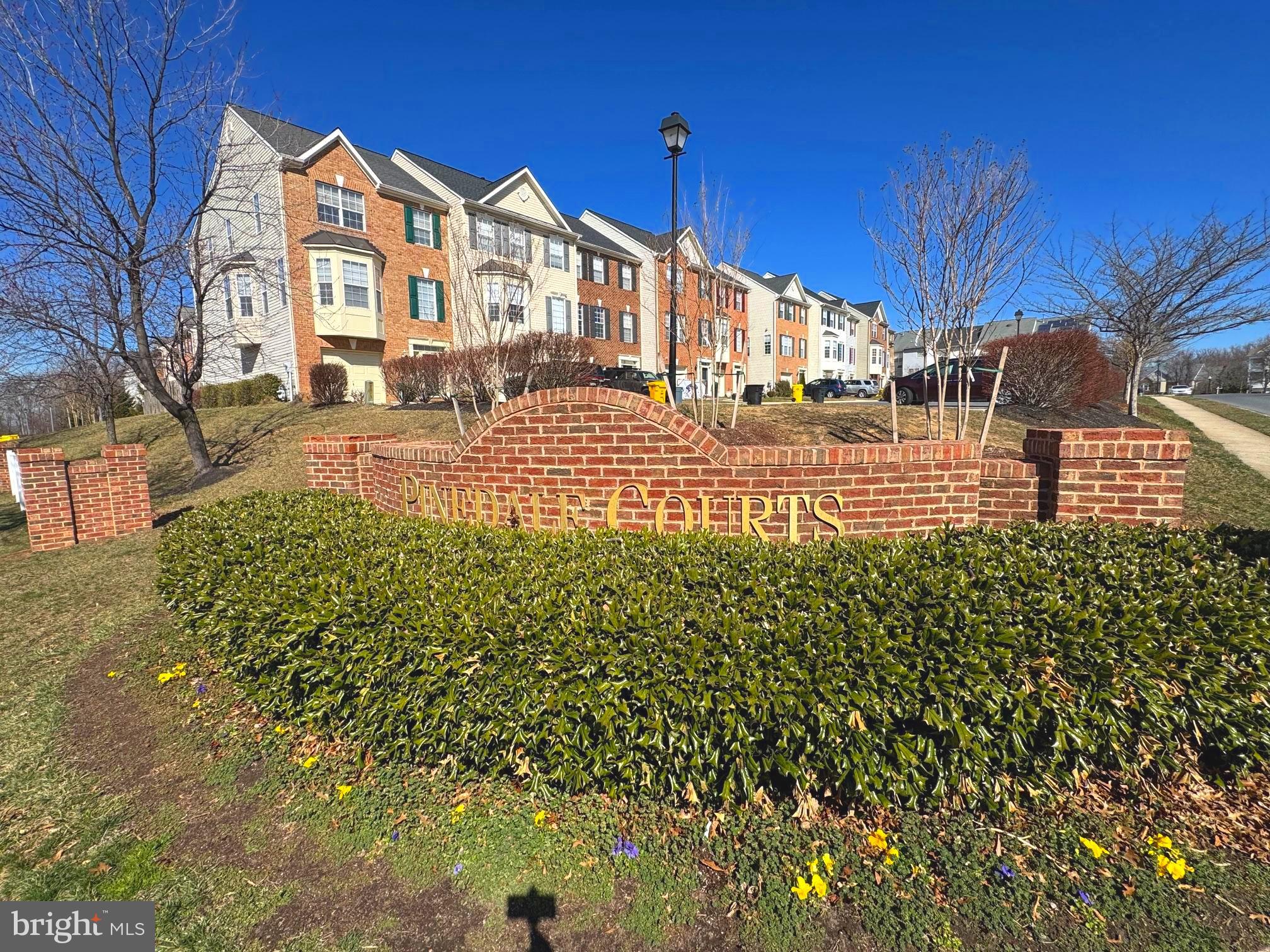 PINEDALE COURTS - Residential