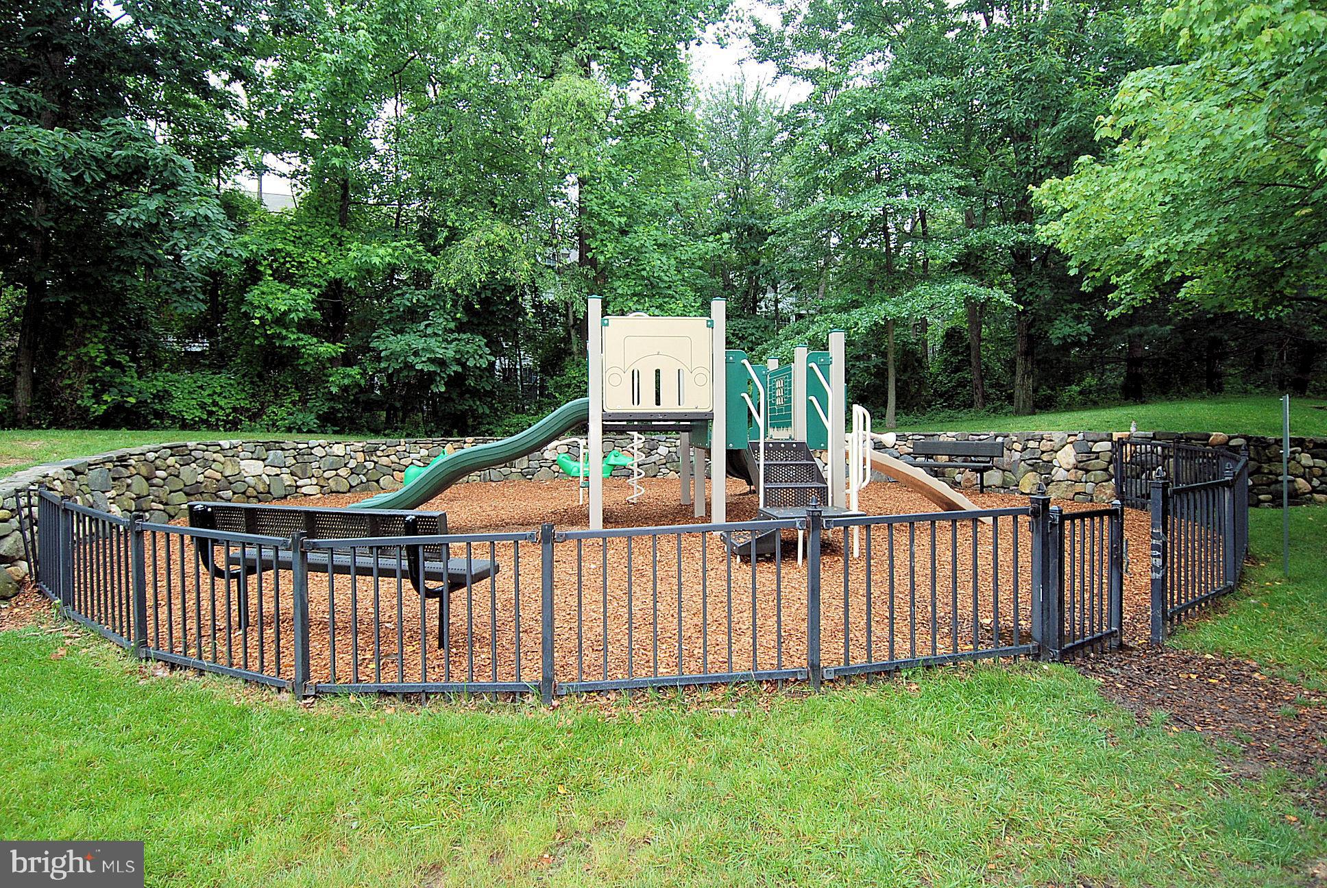 PINEDALE COURTS - Residential