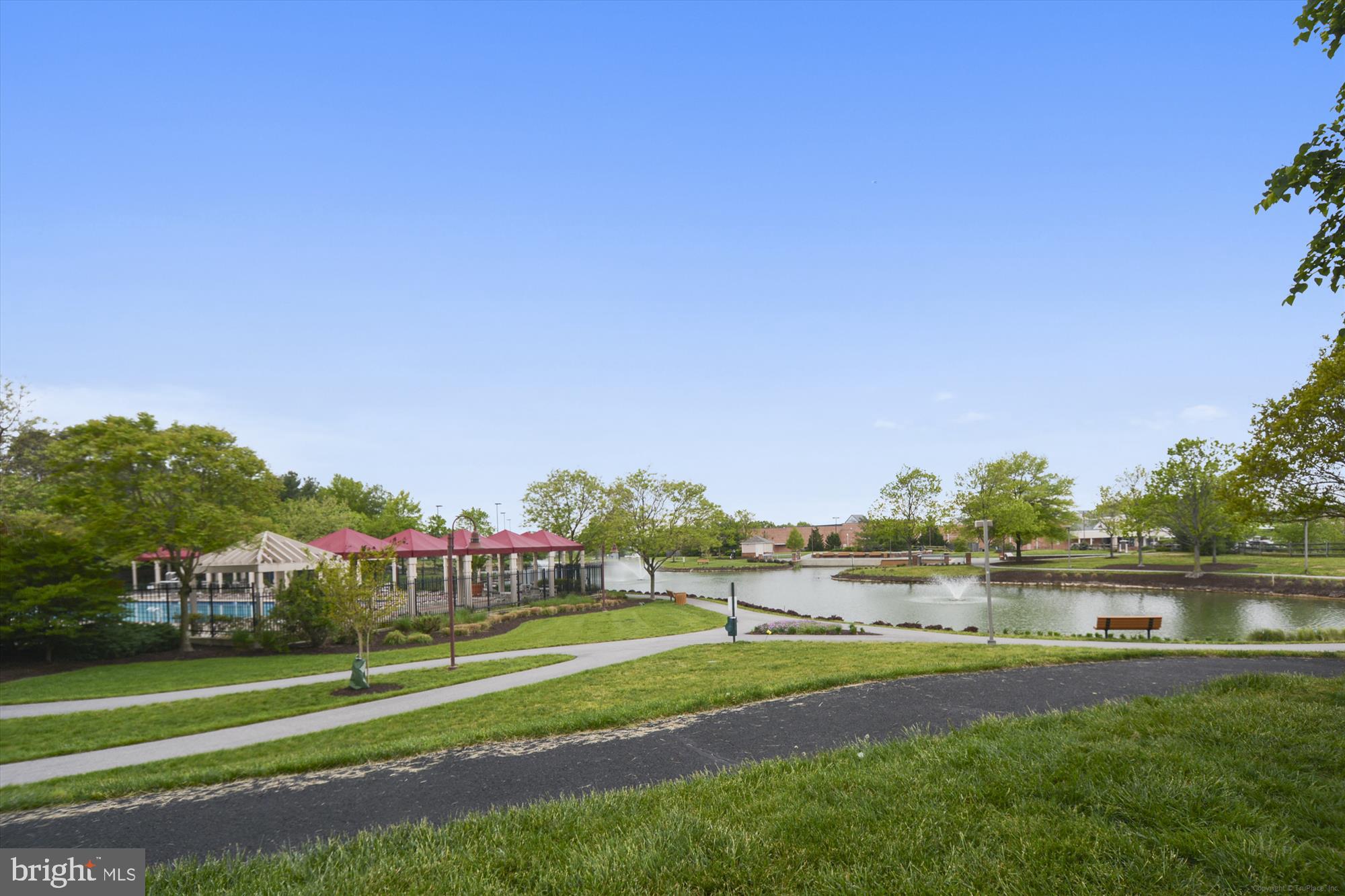 PINEDALE COURTS - Residential
