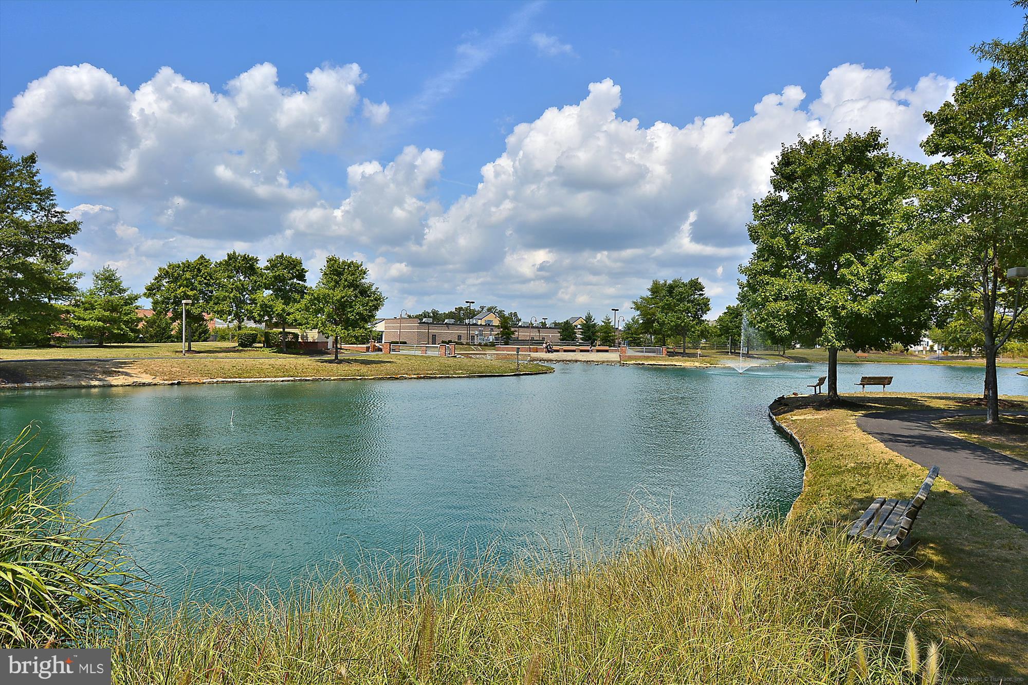PINEDALE COURTS - Residential