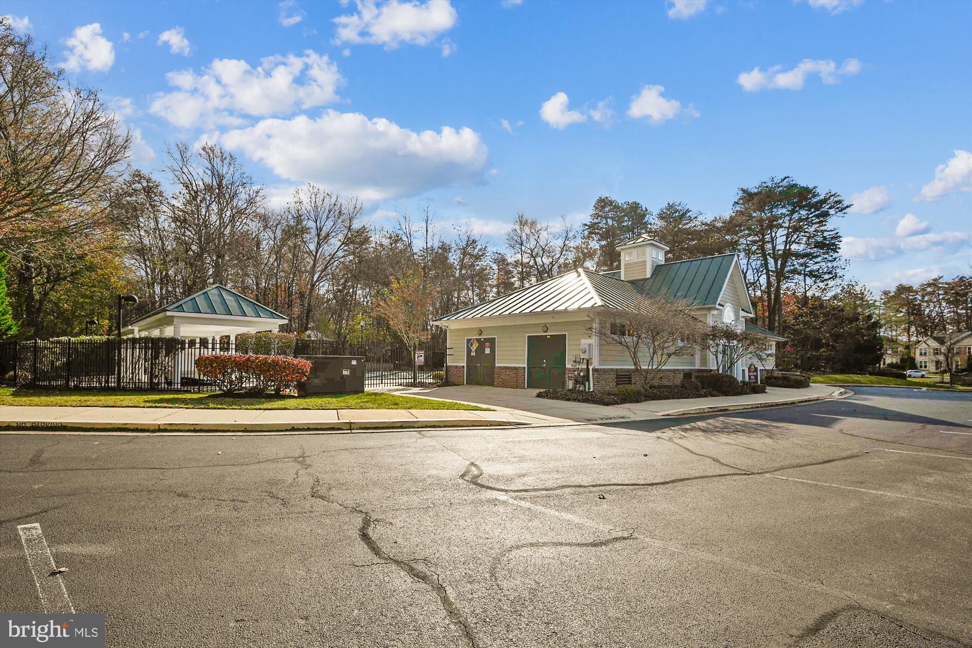 PINEDALE COURTS - Residential