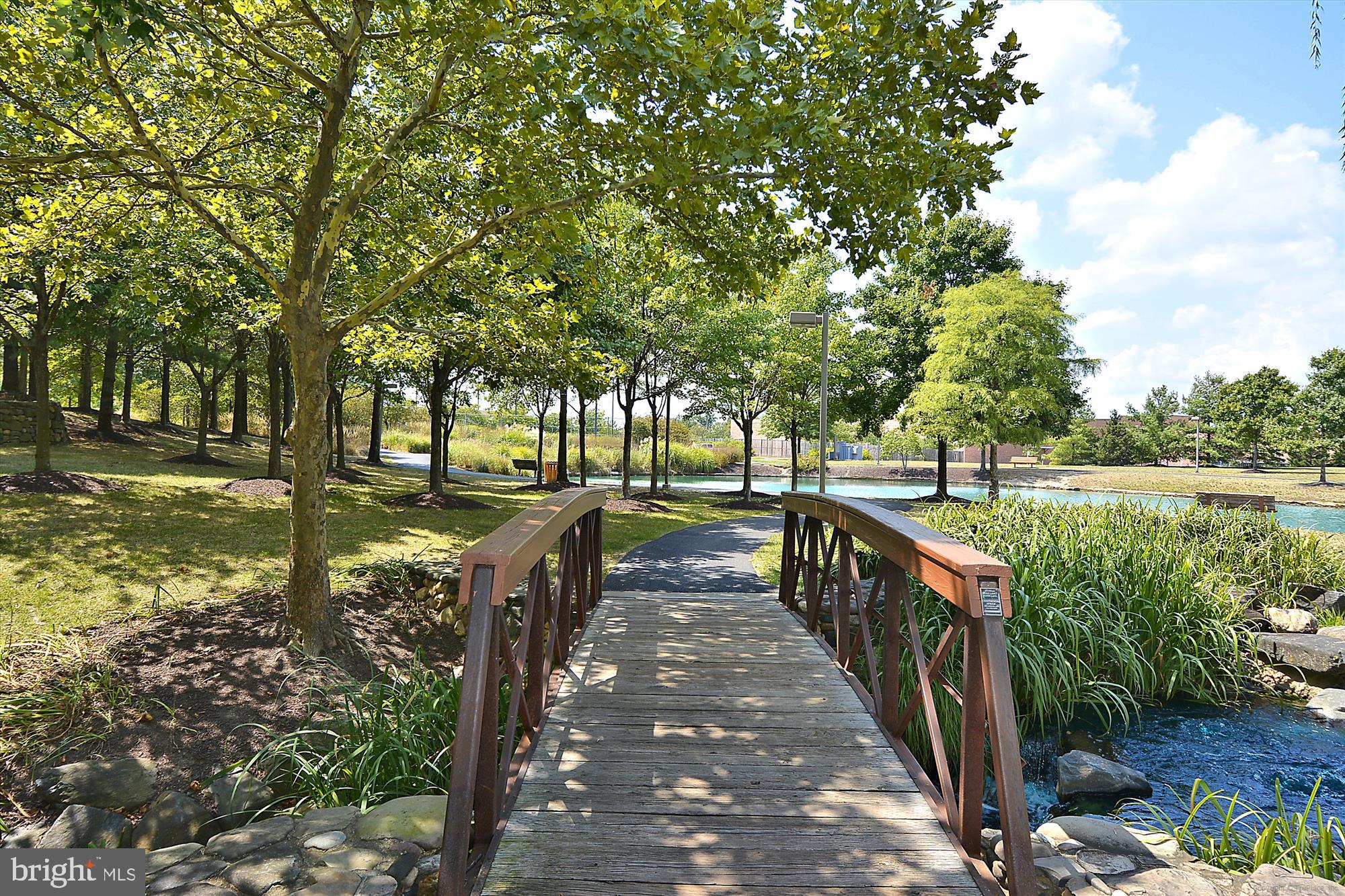 PINEDALE COURTS - Residential
