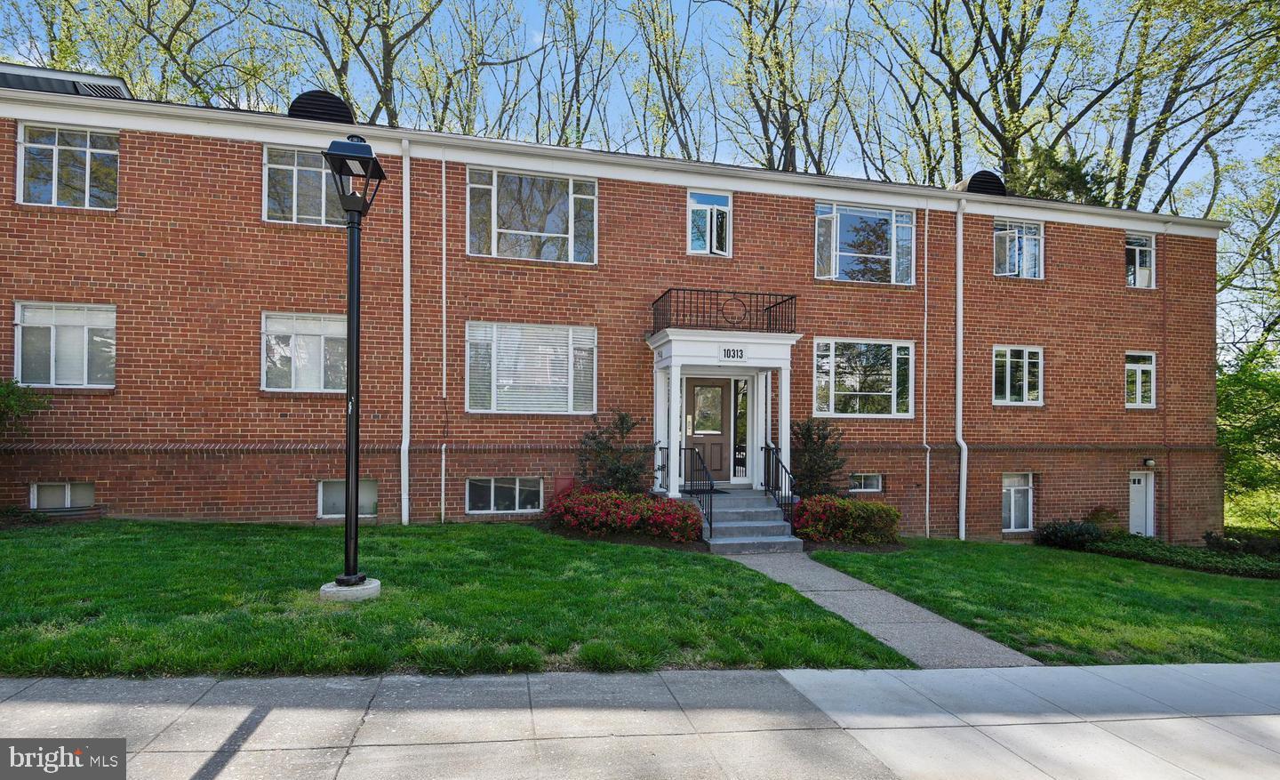 NEW TO MARKET. GREAT OPPORTUNITY FOR A 3 BEDROOM HOME IN BETHESDA. STEPS TO METRO. QUIET SETTING ON THE PARK. CHECK OUT THE AMENITIES...TENNIS, CLUBHOUSES, BALL FIELD, PLAYGROUND, BEACH DRIVE WALKING,POOLS AND SCHOOLS! THIS CONDO IS ON THE SECOND FLOOR OF THE BUILDING. IT IS ON A CORNER WITH THREE FULL EXPOSURES (SOUTH,EAST,WEST) AND VIEWS OVER THE PARK. LOTS OF SUNLIGHT! OFFERING REPLACEMENT THERMAL WINDOWS, UPDATED KITCHEN, AND REFINISHED WOOD FLOORS THROUGHOUT. APPROVED FOR FHA, VA AND CONVENTIONAL FINANCING.