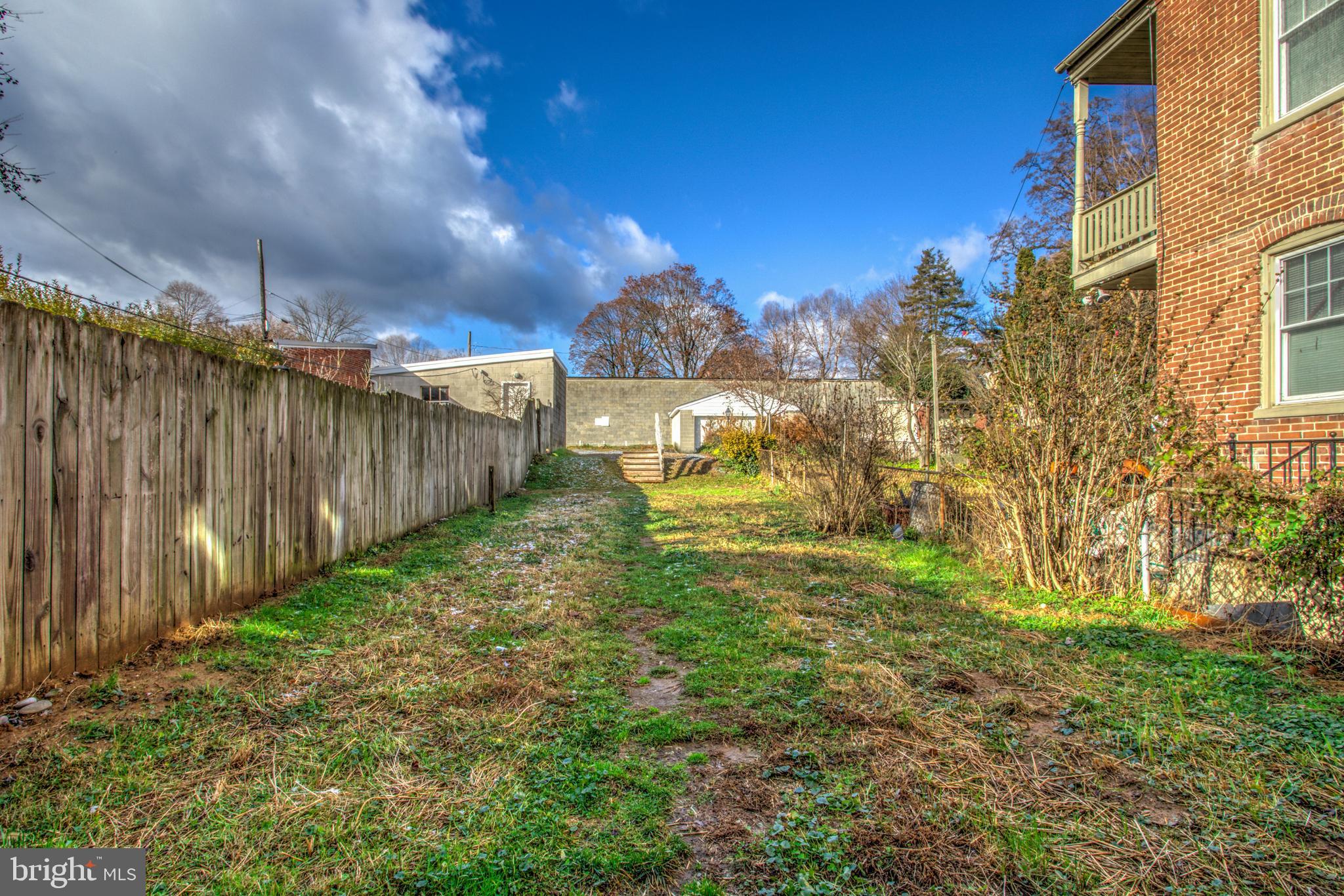 CHESTNUT HILL - Residential