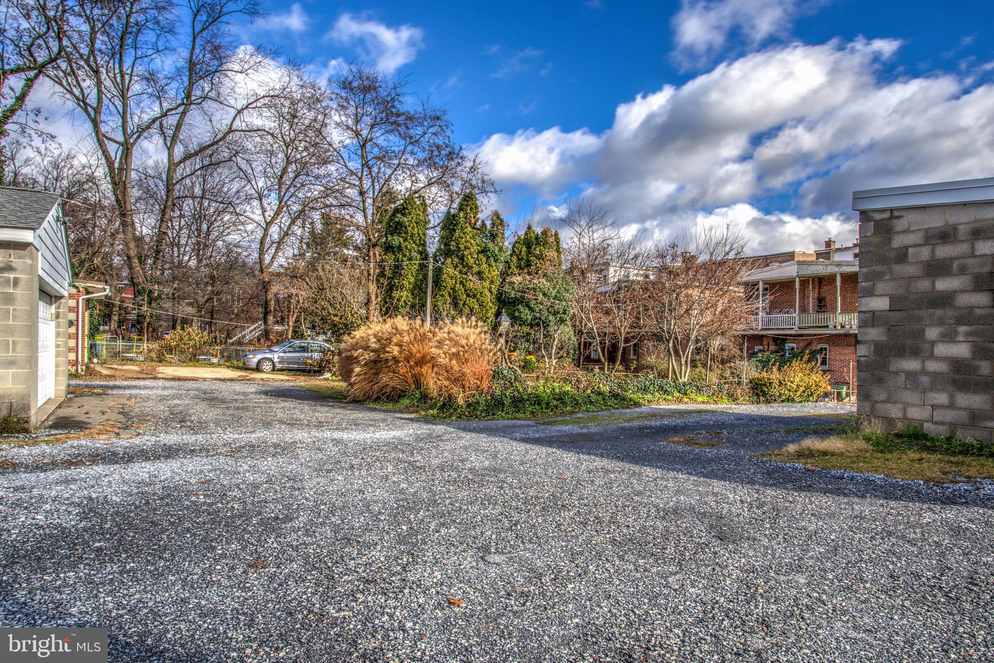 CHESTNUT HILL - Residential
