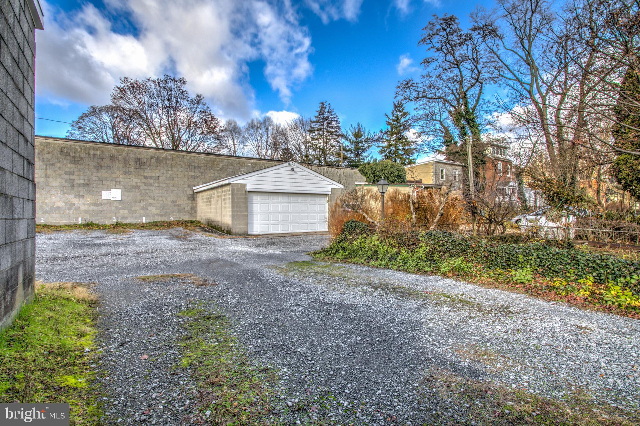 CHESTNUT HILL - Residential