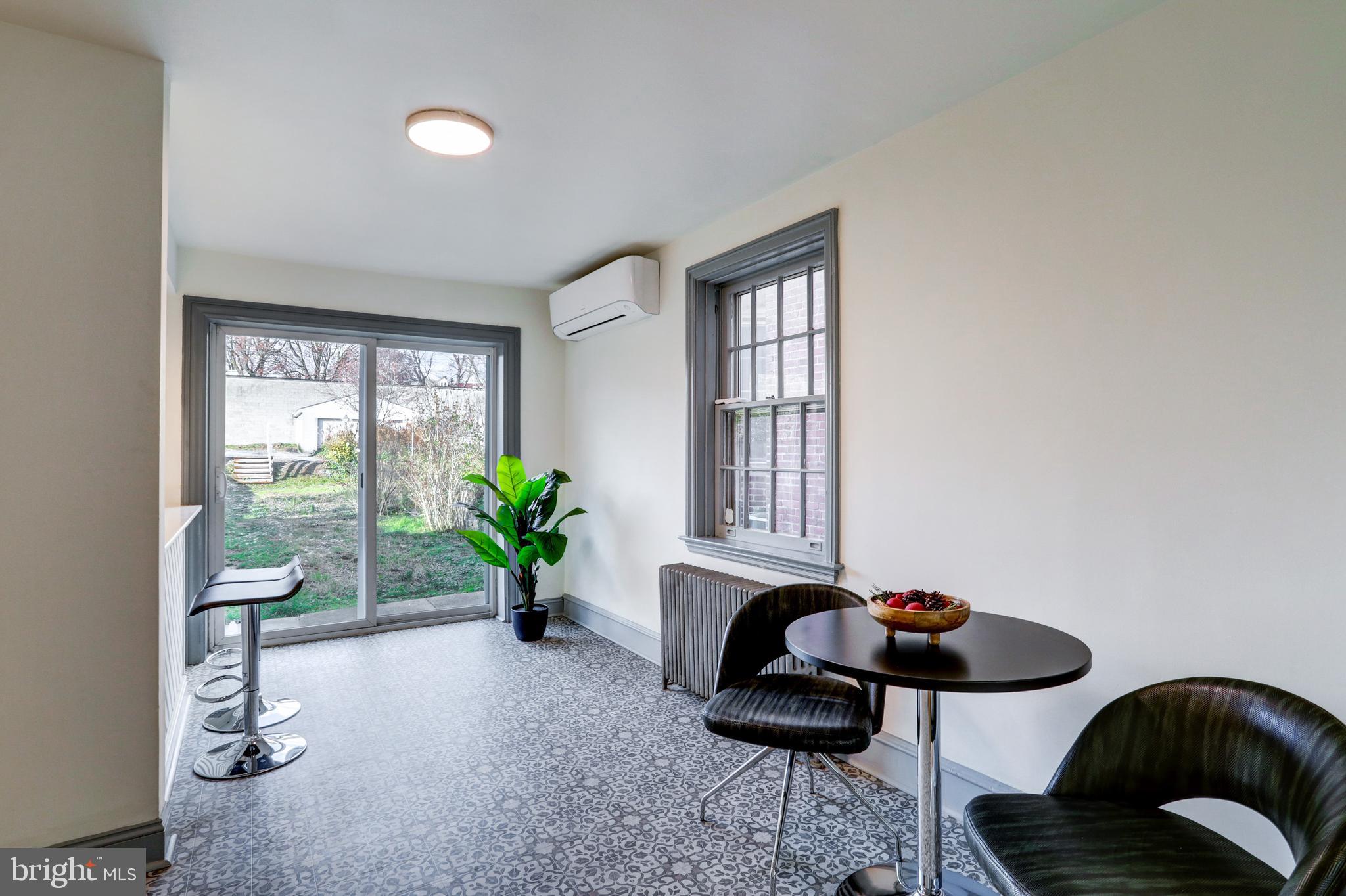CHESTNUT HILL - Residential