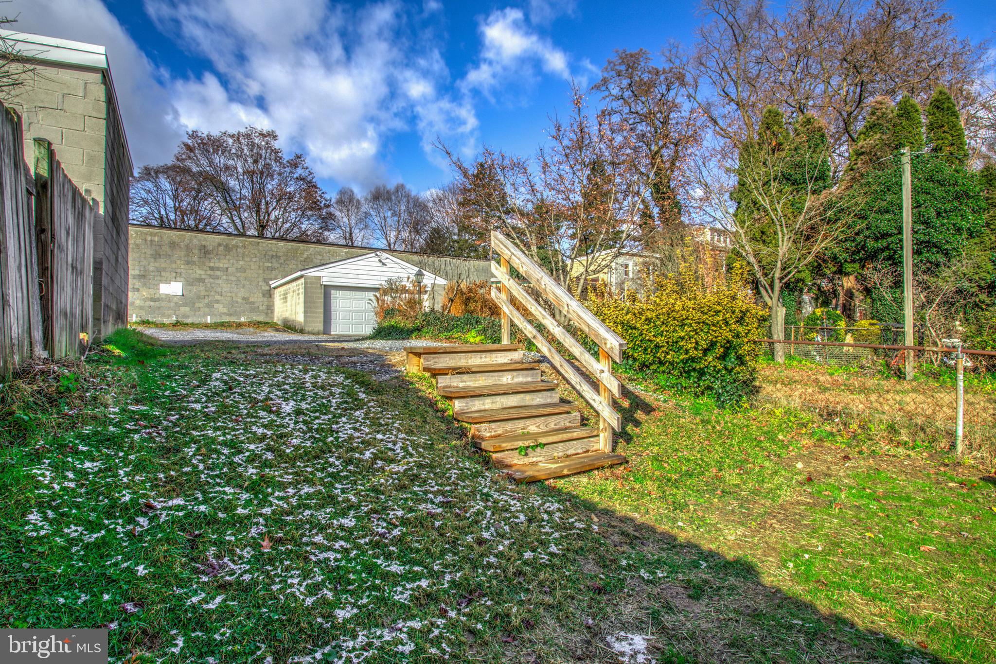 CHESTNUT HILL - Residential