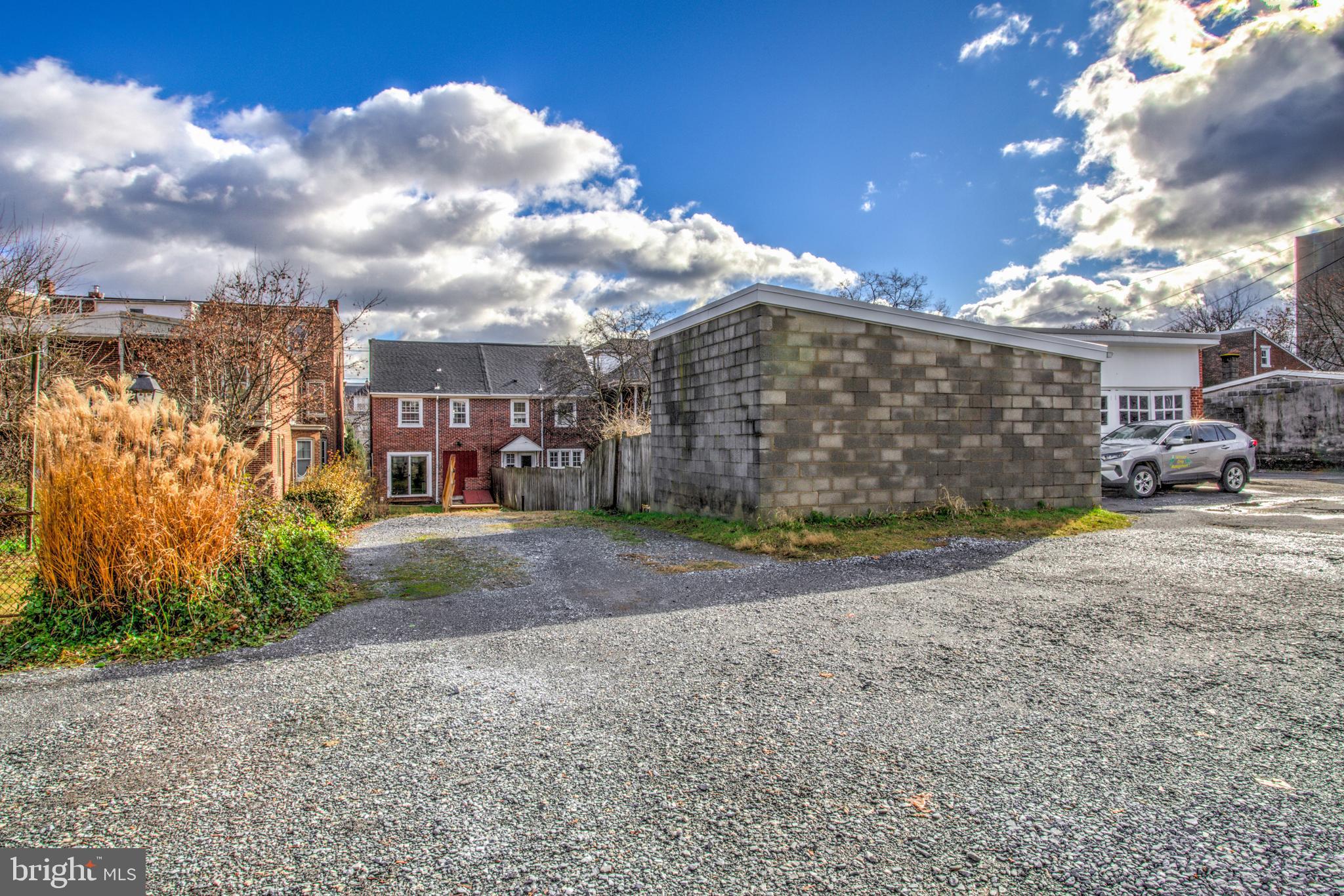 CHESTNUT HILL - Residential