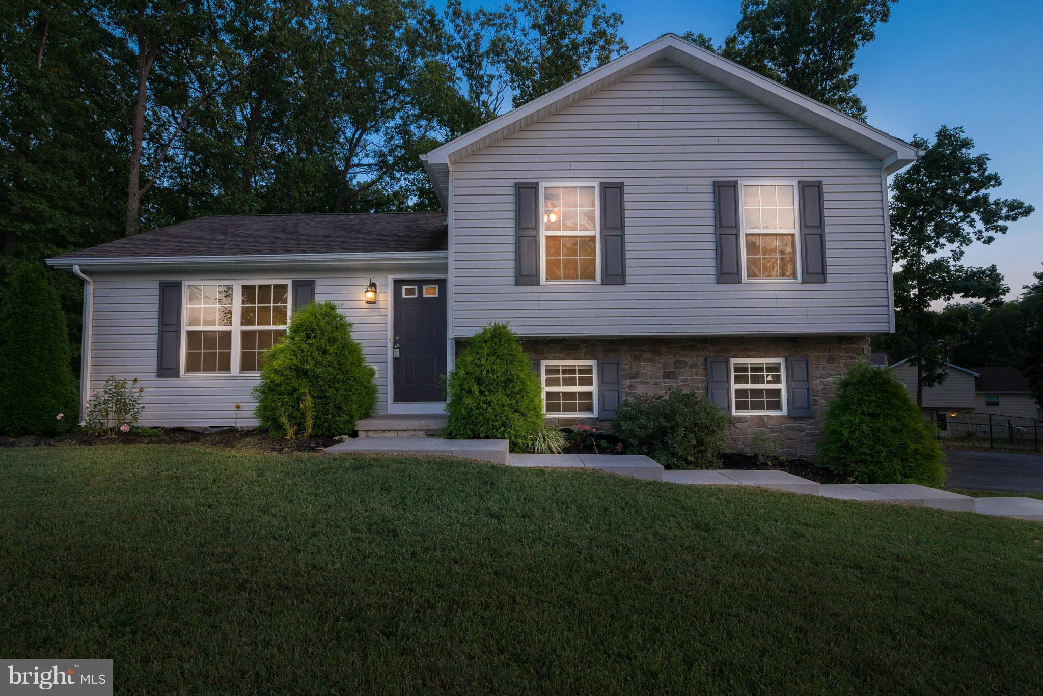 You'll Love Coming Home to this well Kept & Newly Updated 3 Bed/2 Bath Home in Middle Creek Manor! Shows Like New Without the New Home Price Tag! Home is Move In Ready! Enjoy the Mature Trees While letting the Dog Run in the Fenced Backyard! Sellers Just Installed New Plush Carpet! 1 Car Attached Side Loading Garage is Waiting for you to Bring the Toys Too! Desirable Musselman School District!