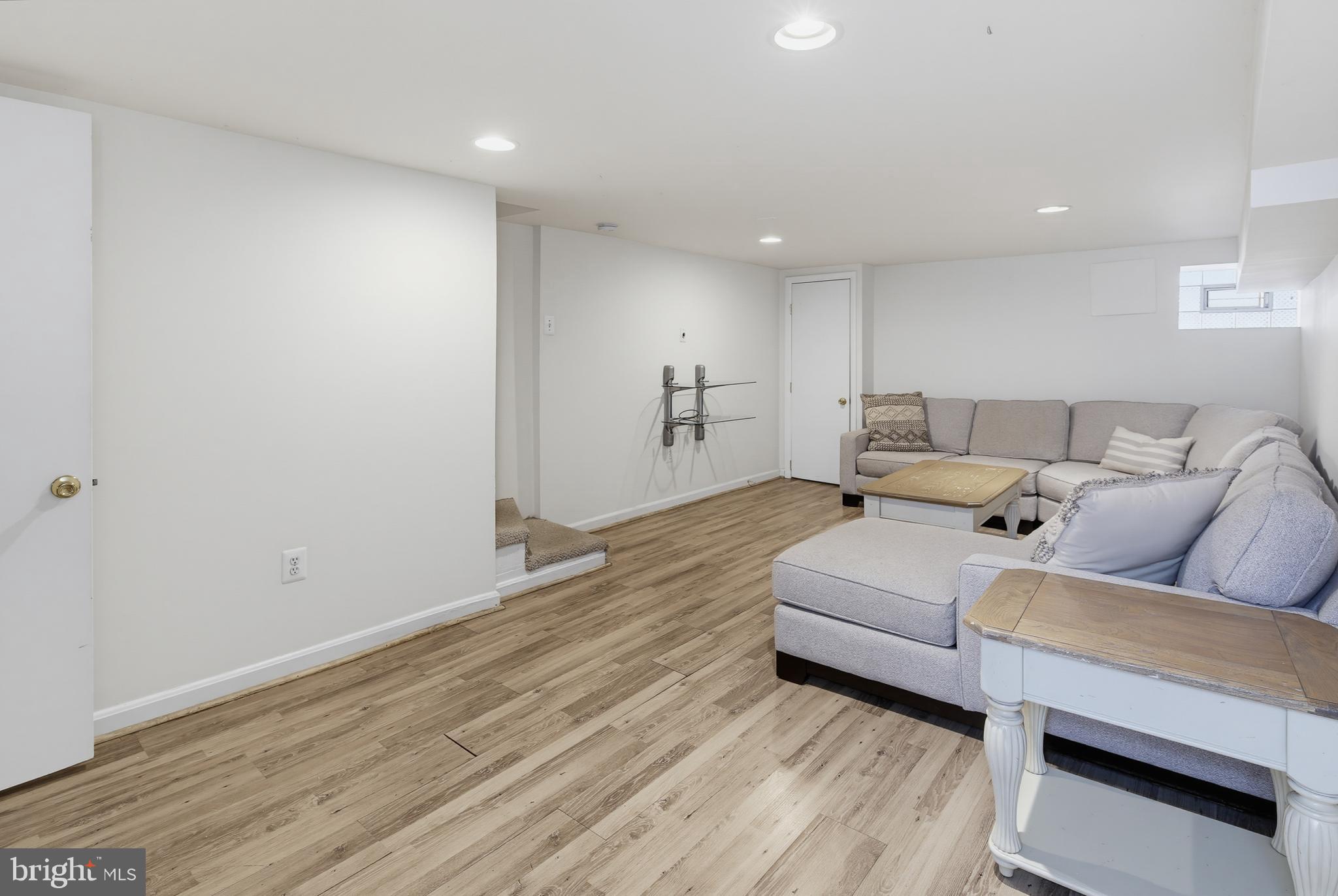 RIVERSIDE PARK - Residential