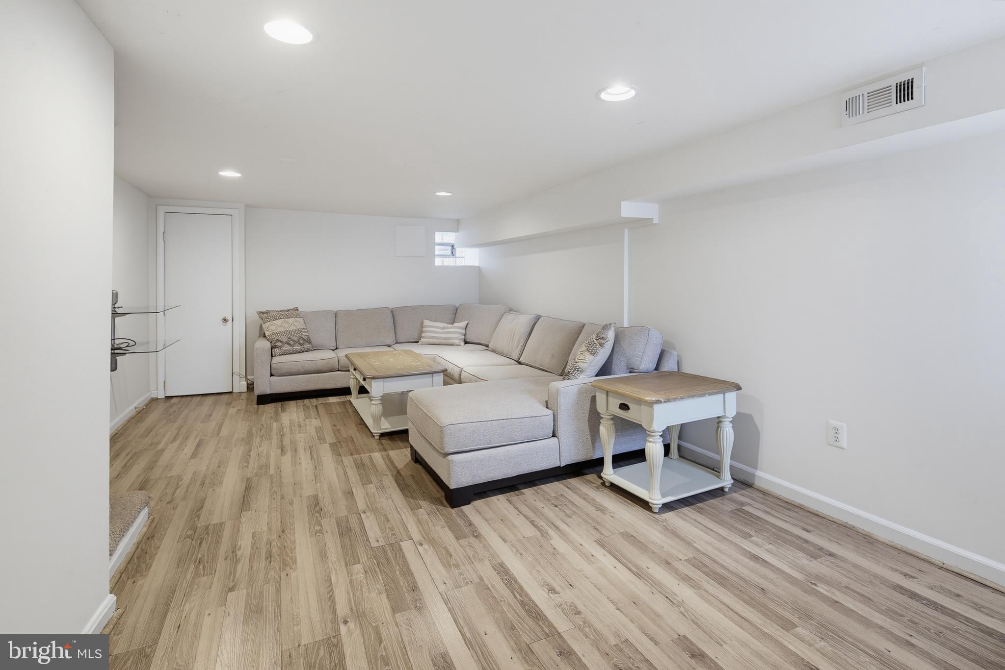 RIVERSIDE PARK - Residential
