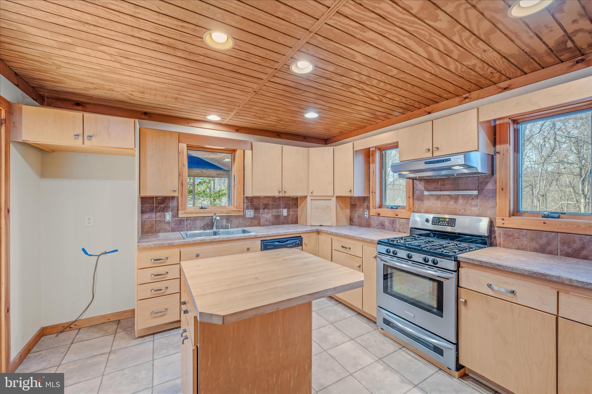 MOUNTAIN RIVER RETREAT - Residential