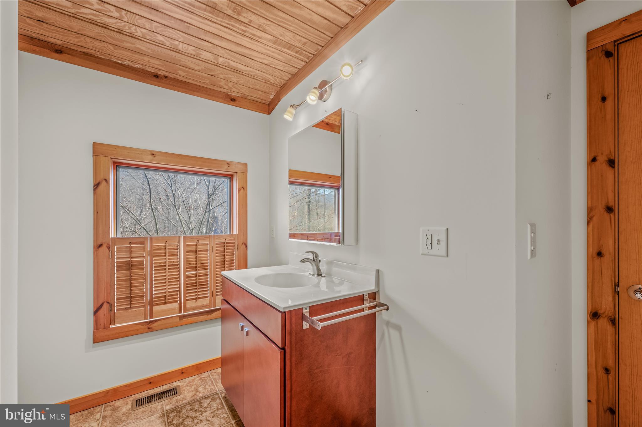 MOUNTAIN RIVER RETREAT - Residential