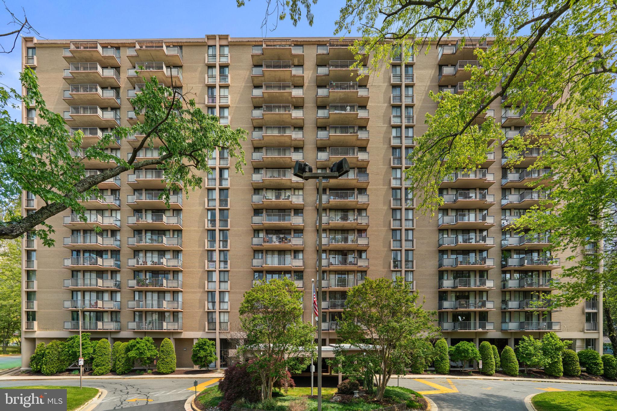 TOWERS IN WESTCHESTER PARK - Residential
