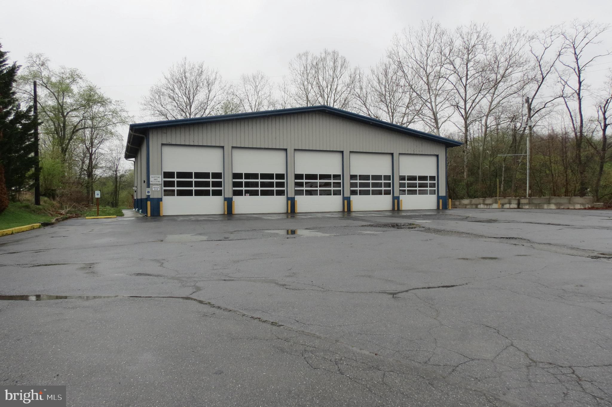 ENGLESIDE - Commercial Lease