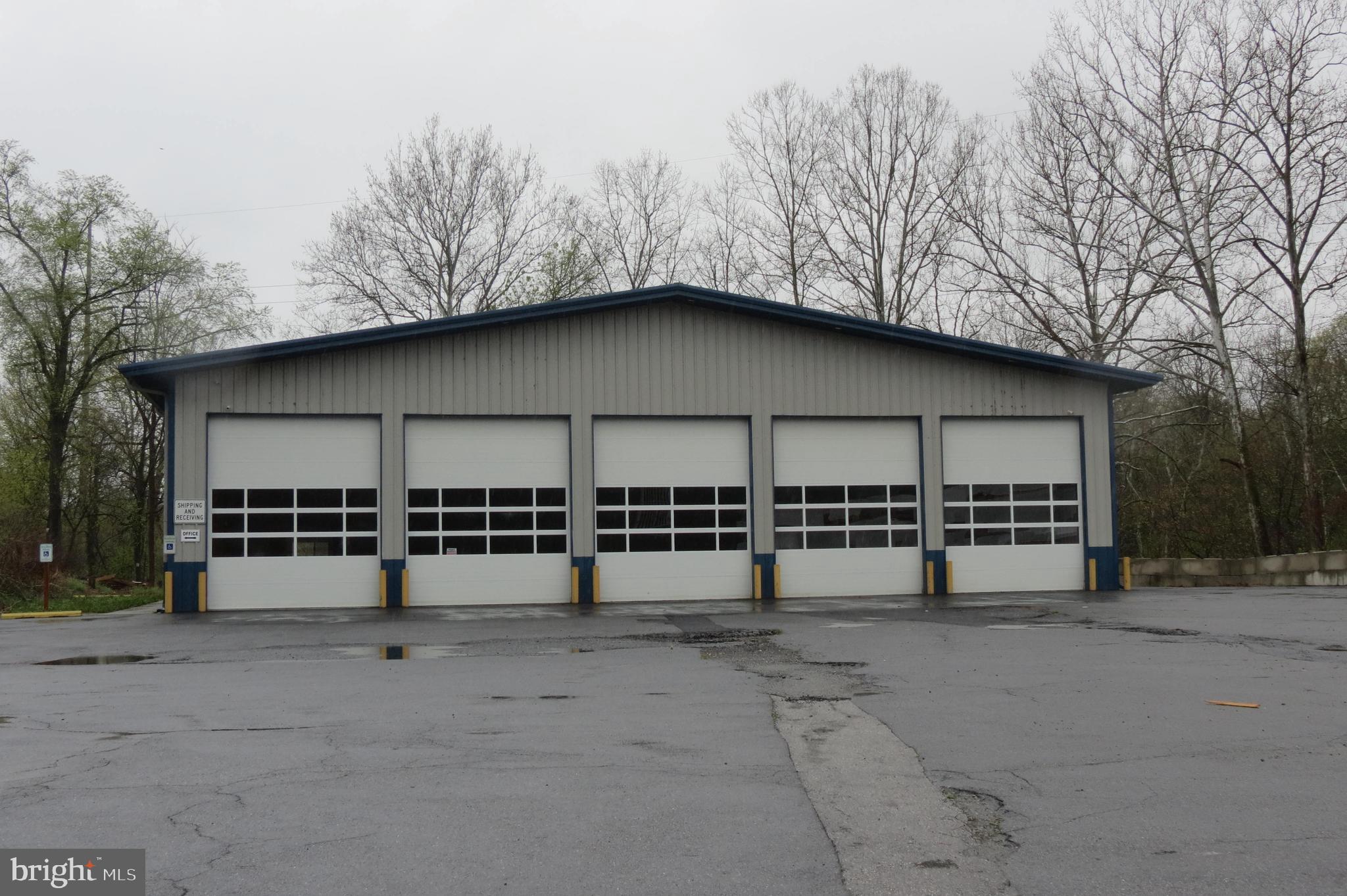 ENGLESIDE - Commercial Lease