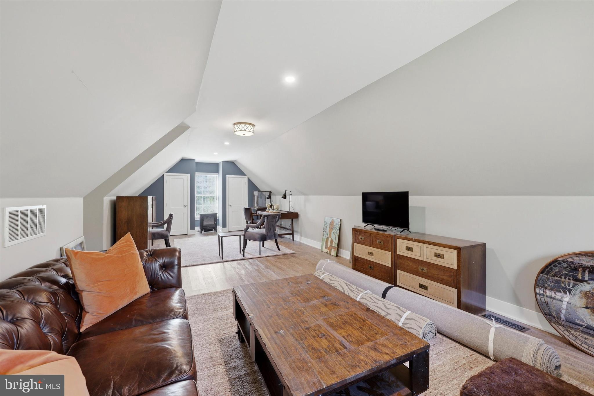 GREENHILL TERRACE - Residential