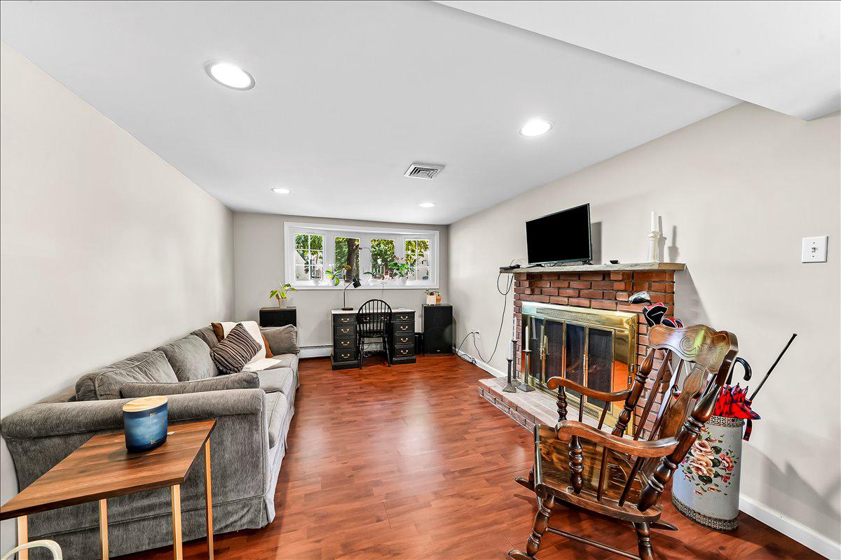 ROSE TREE WOODS - Residential