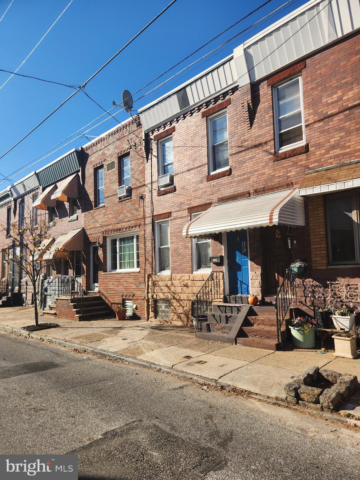 This classic Port Richmond row features 3 bedrooms with new carpeting and doors, updated kitchen, newer roof, new stack, gas heat, large back yard.   Don't miss this opportunity in Port Richmond.