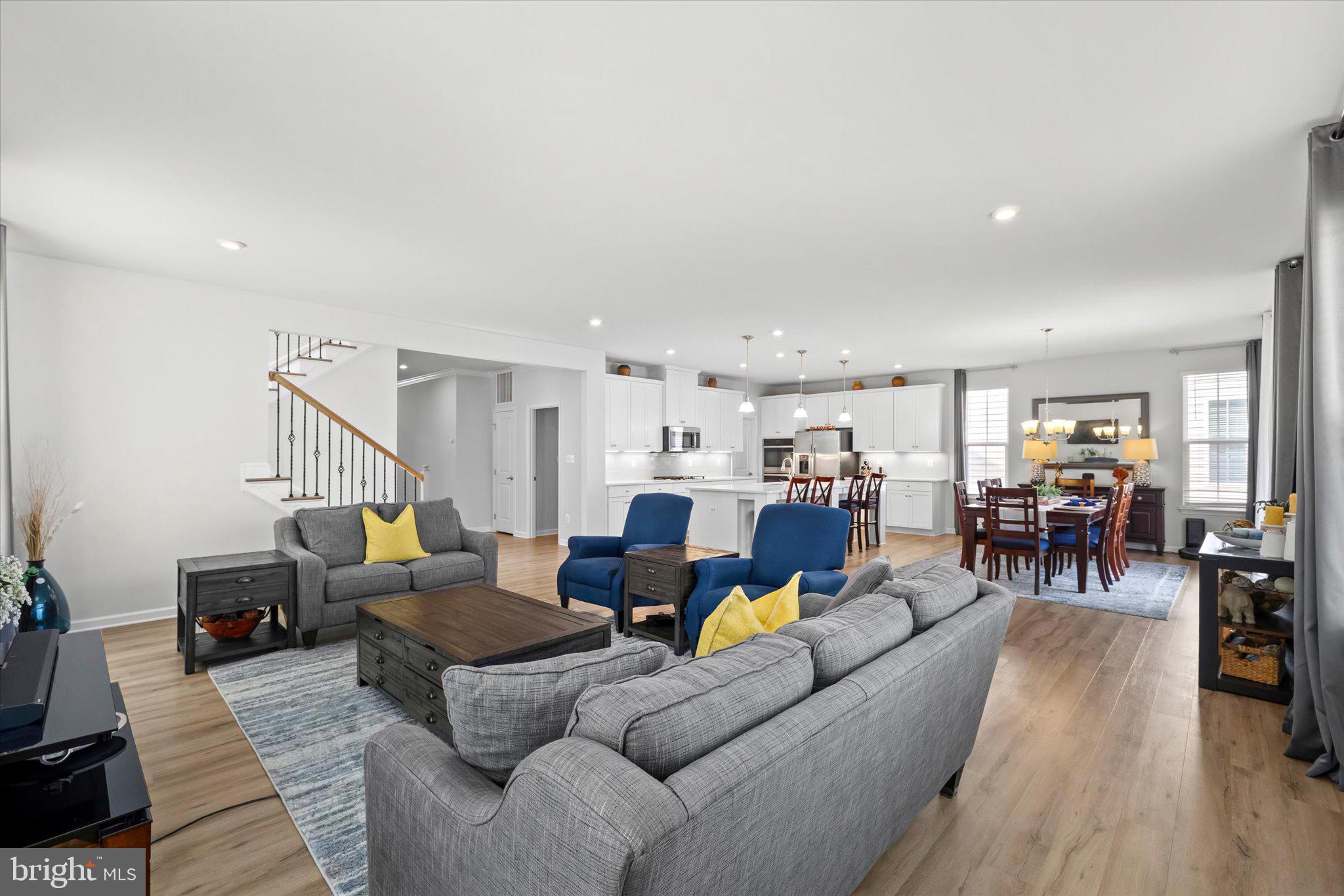 MAY'S QUARTER - Residential