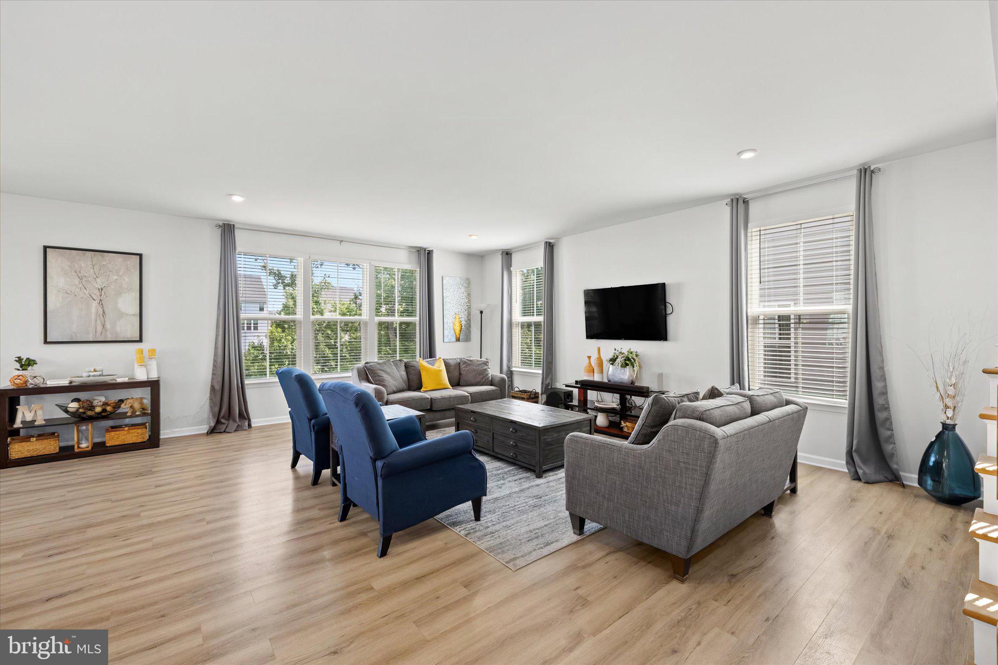 MAY'S QUARTER - Residential