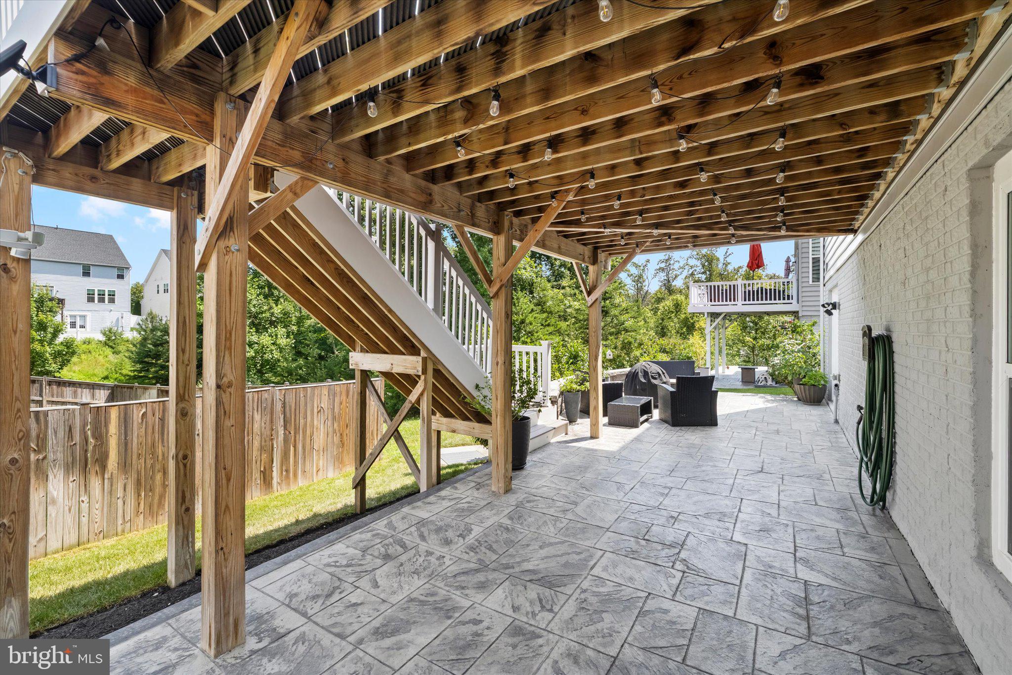 MAY'S QUARTER - Residential