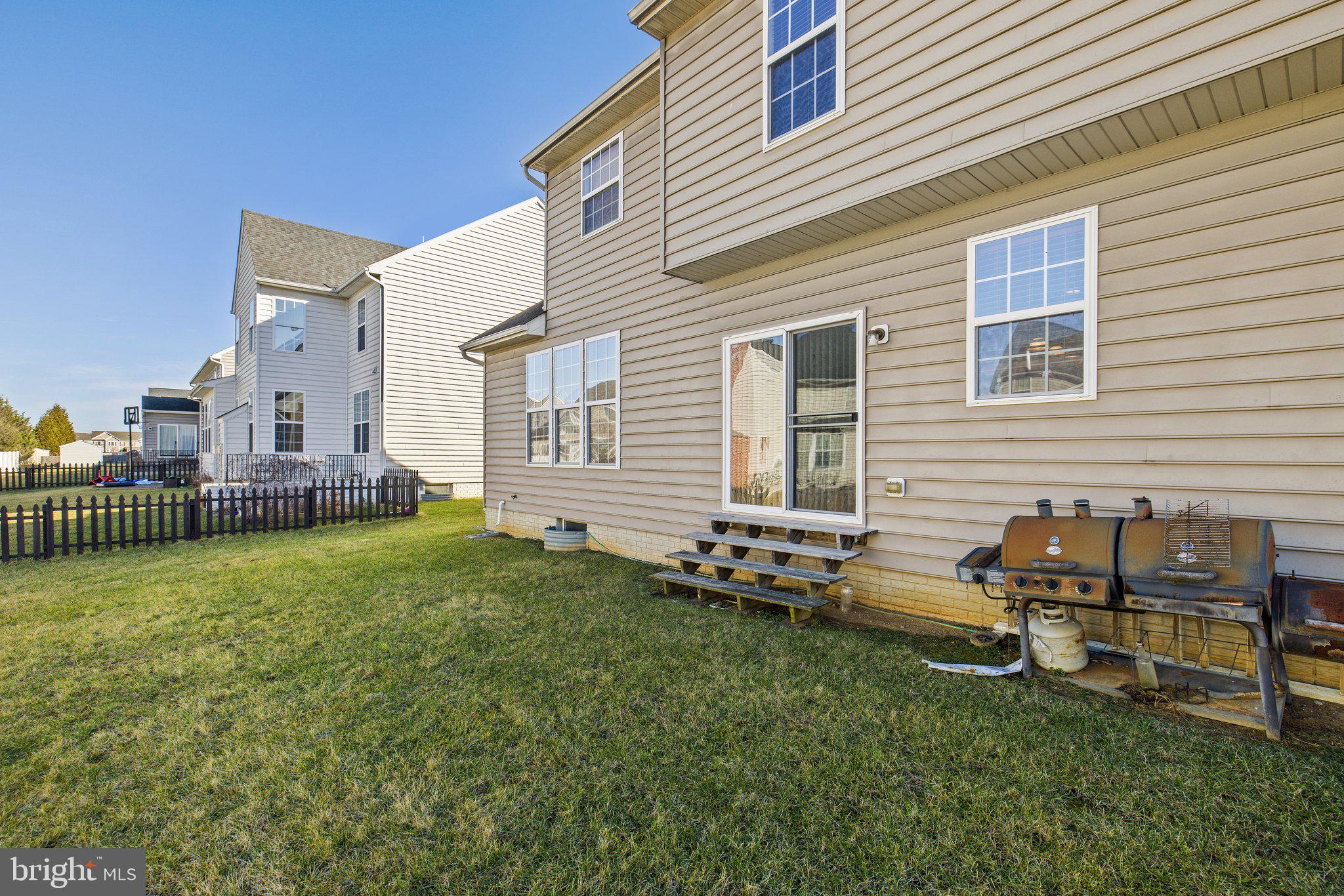 THE VILLAGE OF WASHINGTON TRAIL EAST - Residential