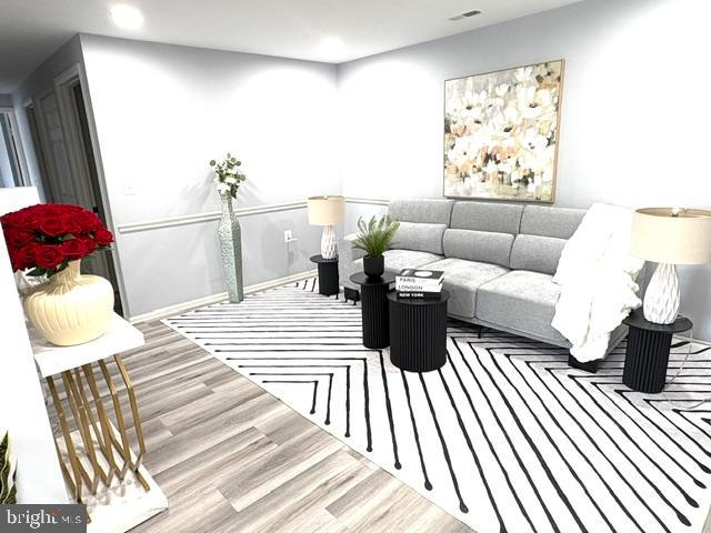 FARMINGDALE - Residential
