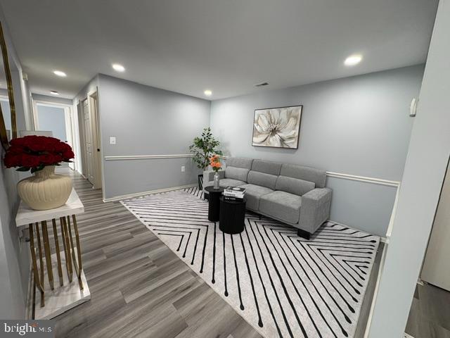 FARMINGDALE - Residential