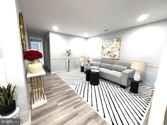 FARMINGDALE - Residential