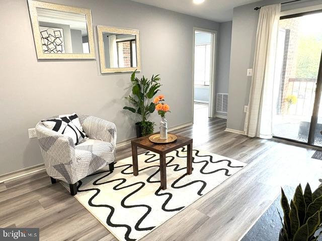 FARMINGDALE - Residential