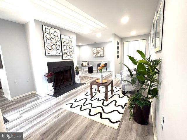 FARMINGDALE - Residential