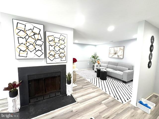 FARMINGDALE - Residential