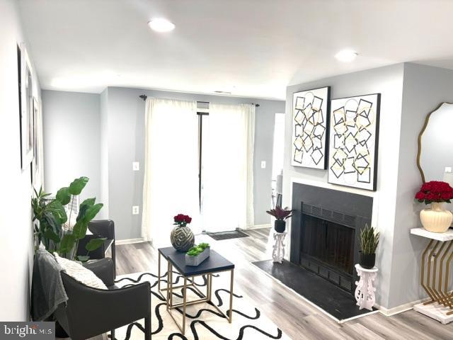 FARMINGDALE - Residential