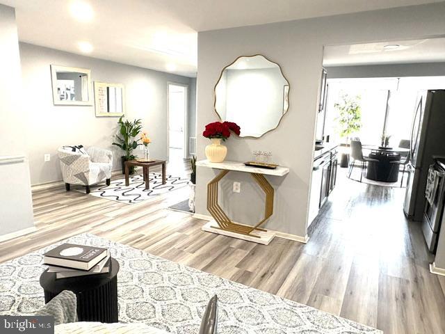 FARMINGDALE - Residential
