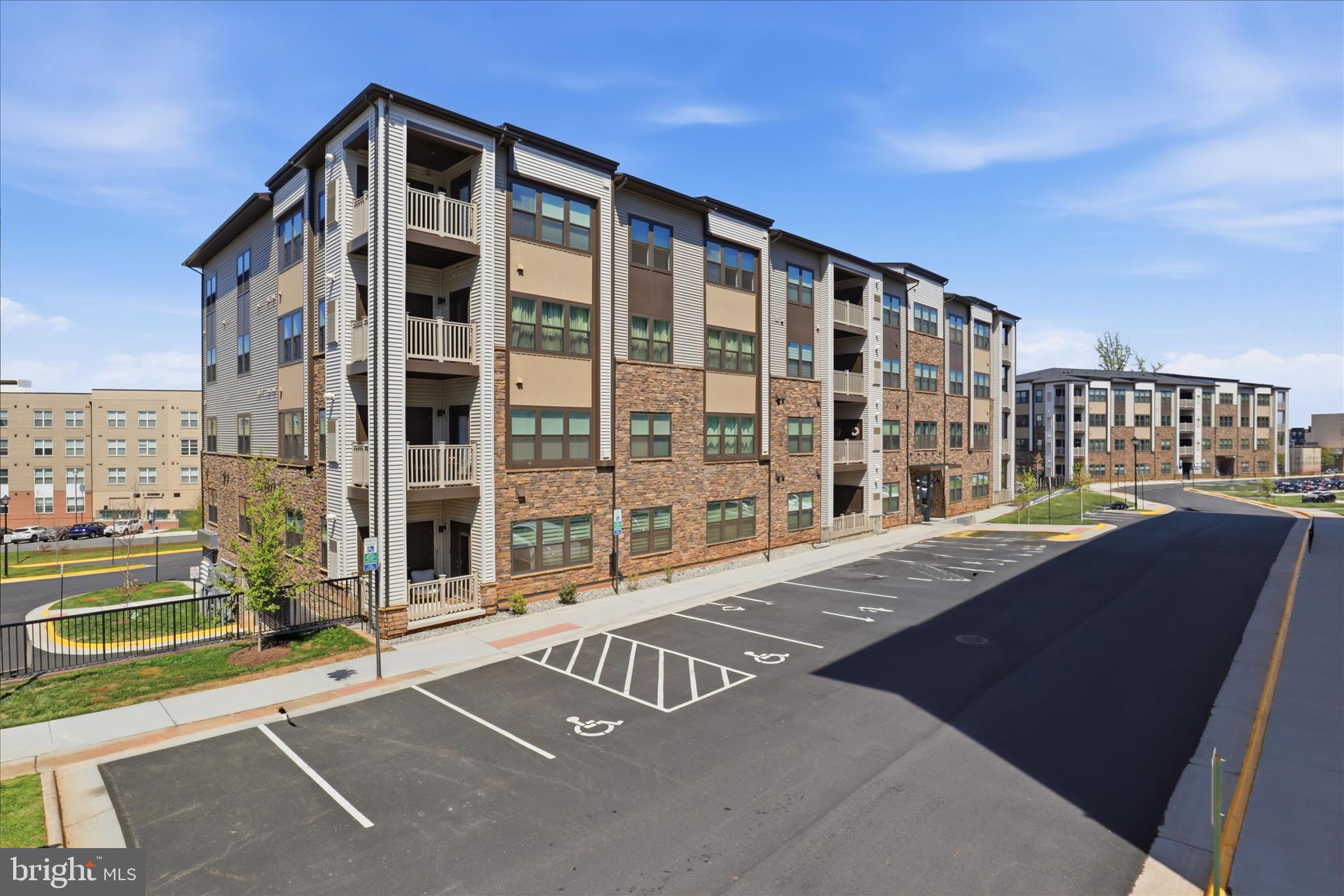 LOUDOUN VIEW CONDO FLATS - Residential