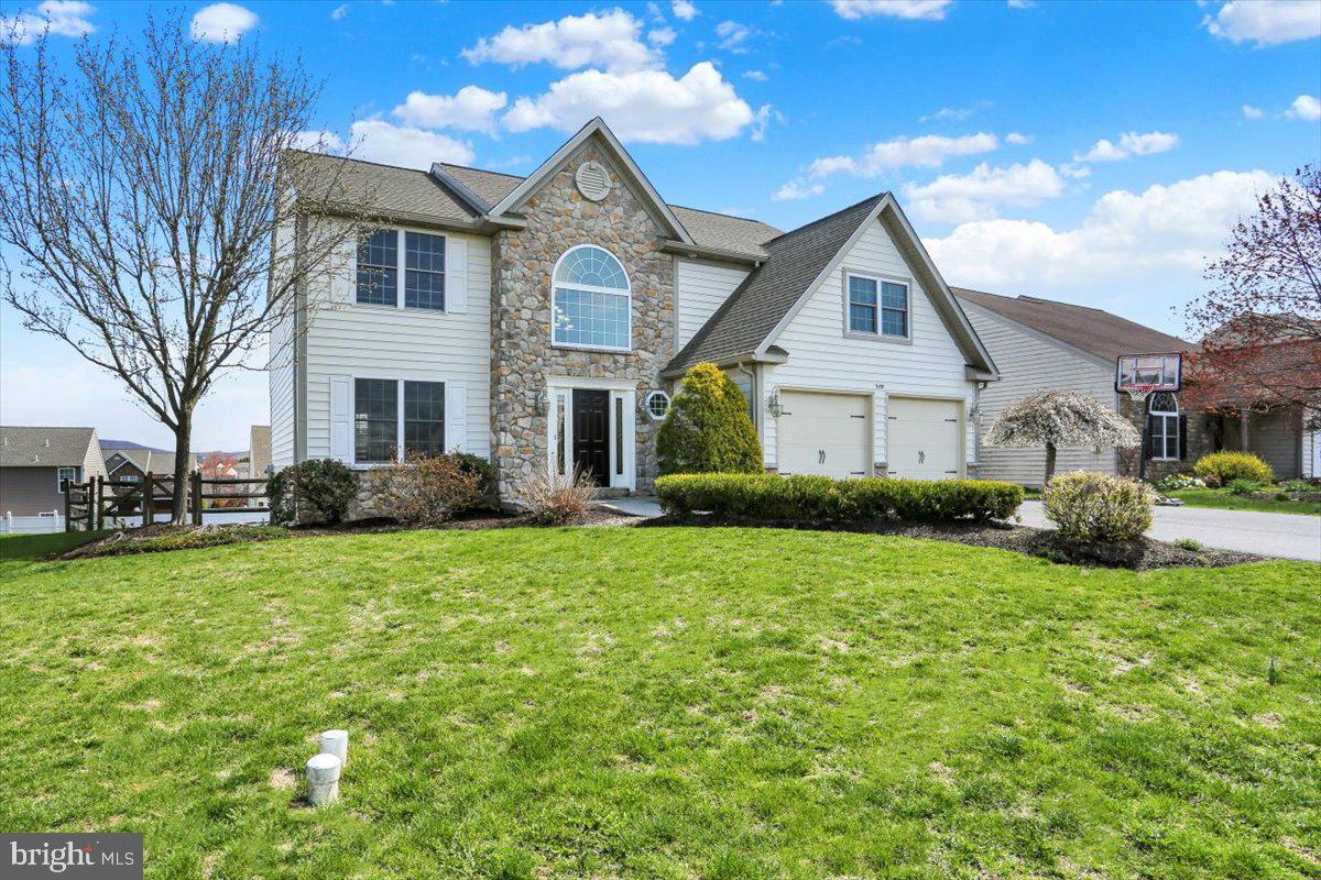 Well kept home close to Jim Dietrich Park!!  Freshly Painted Throughtout w/ neutral color!  Newer HVAC, and Newer Tankless Hot Water Heater!  NEWER Composite Deck w/ Vinyl Rails.  Walkout basement - perfect for finishing w/ abundant natural light.  Fully Fenced Rear Yard... bring your pets!!