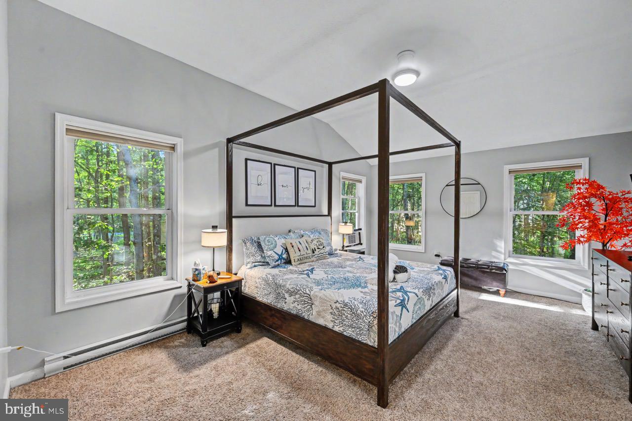 ARROWHEAD  LAKES - Residential
