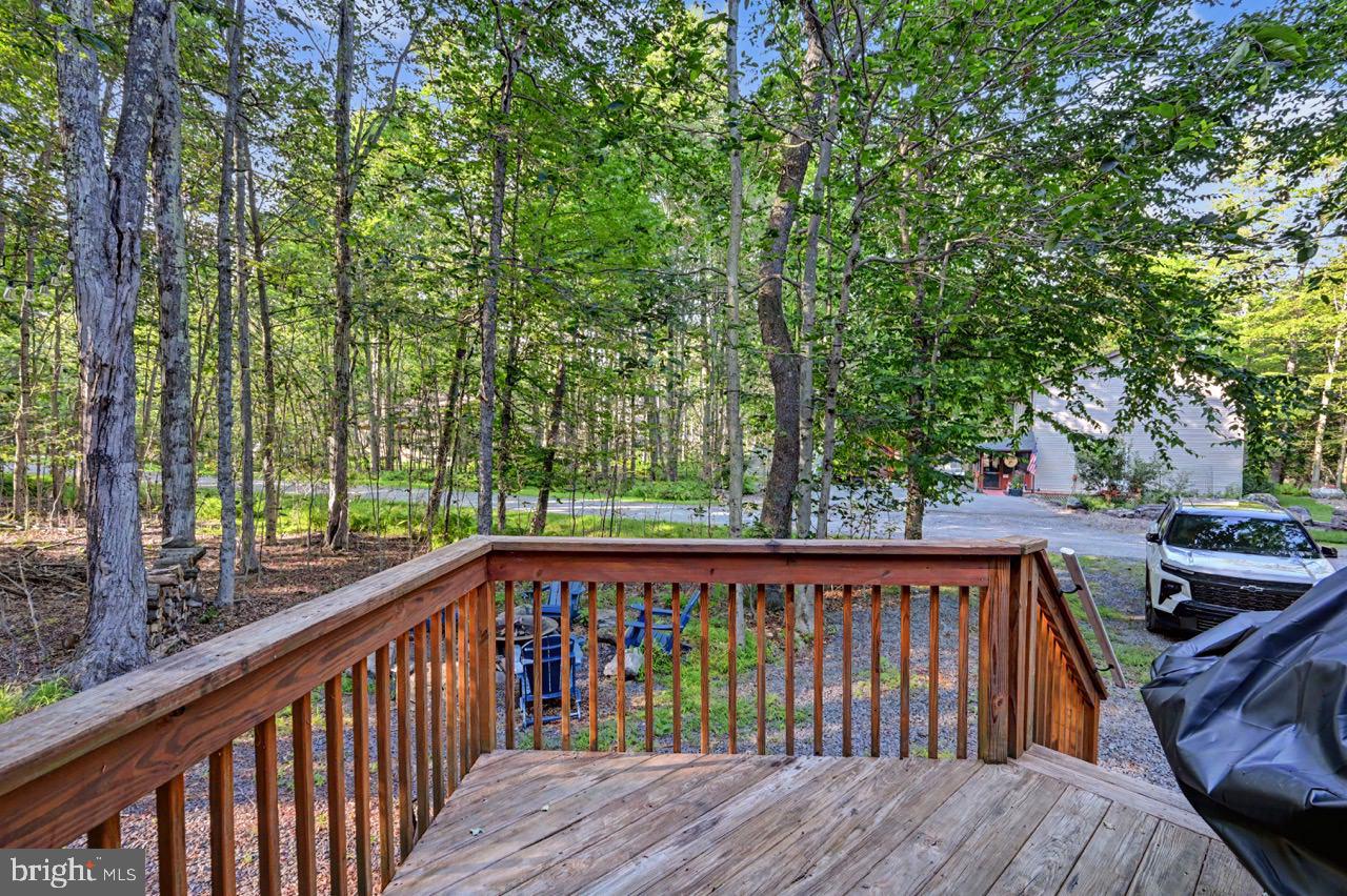 ARROWHEAD  LAKES - Residential
