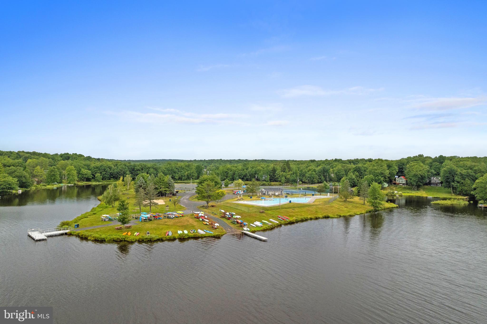 ARROWHEAD  LAKES - Residential