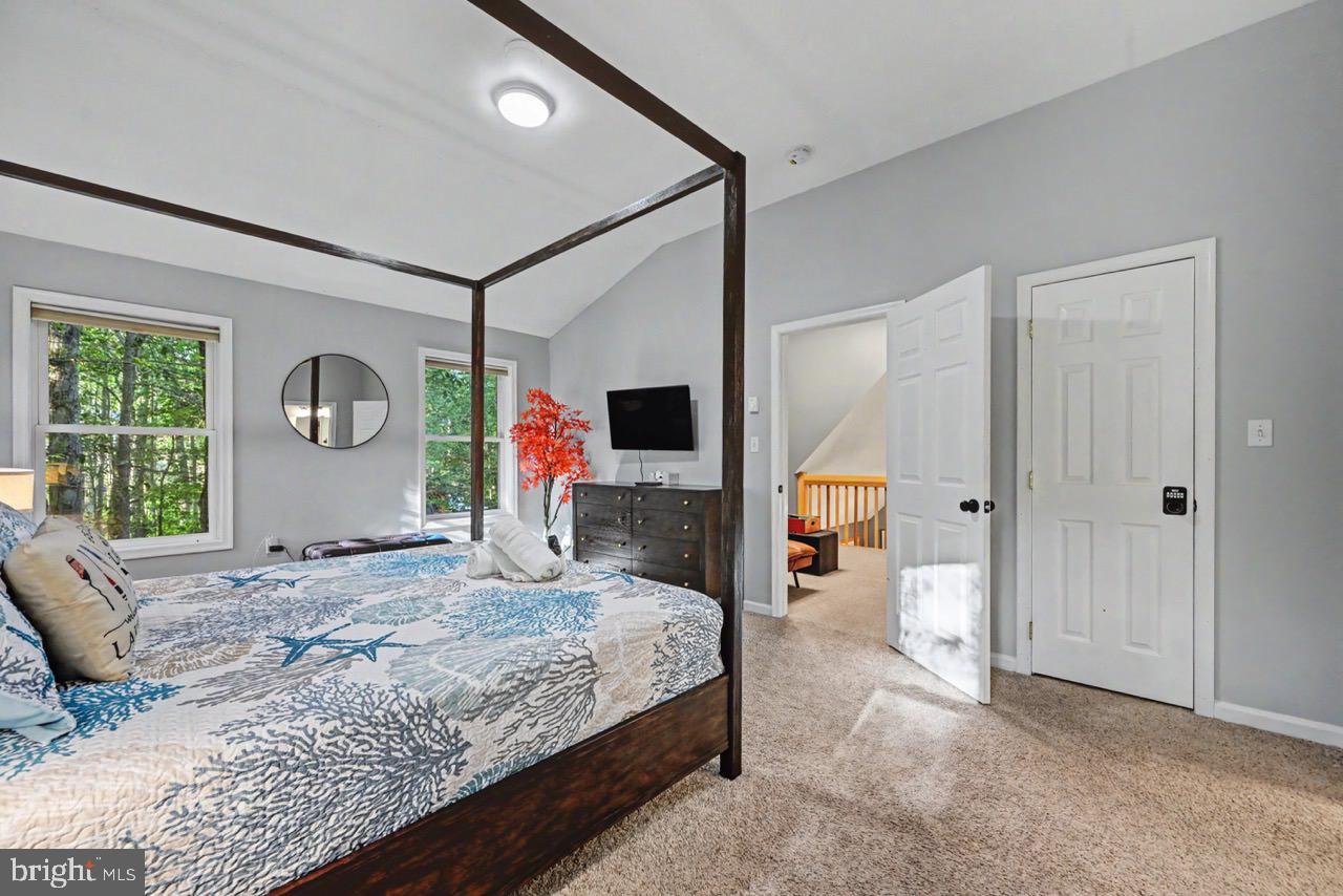 ARROWHEAD  LAKES - Residential