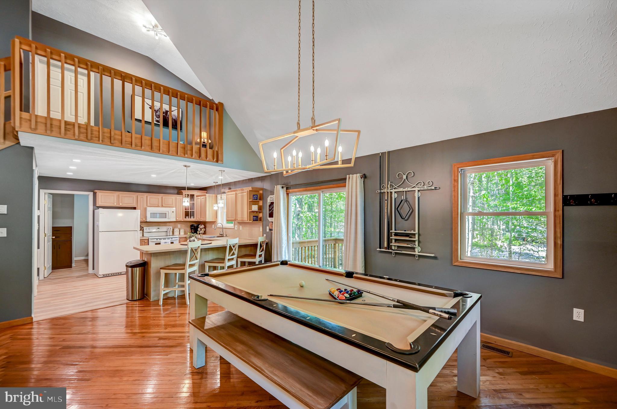 ARROWHEAD  LAKES - Residential
