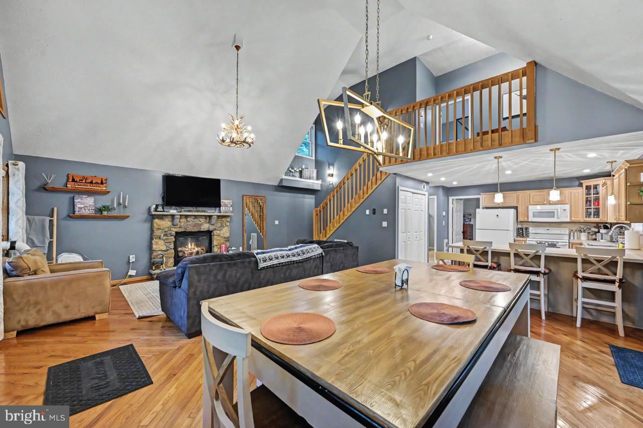 ARROWHEAD  LAKES - Residential